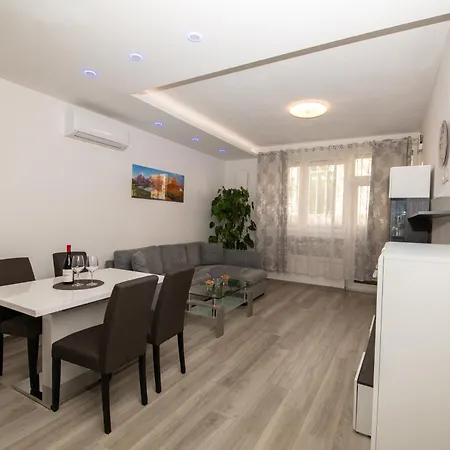 Imperial Deluxe Apartment *